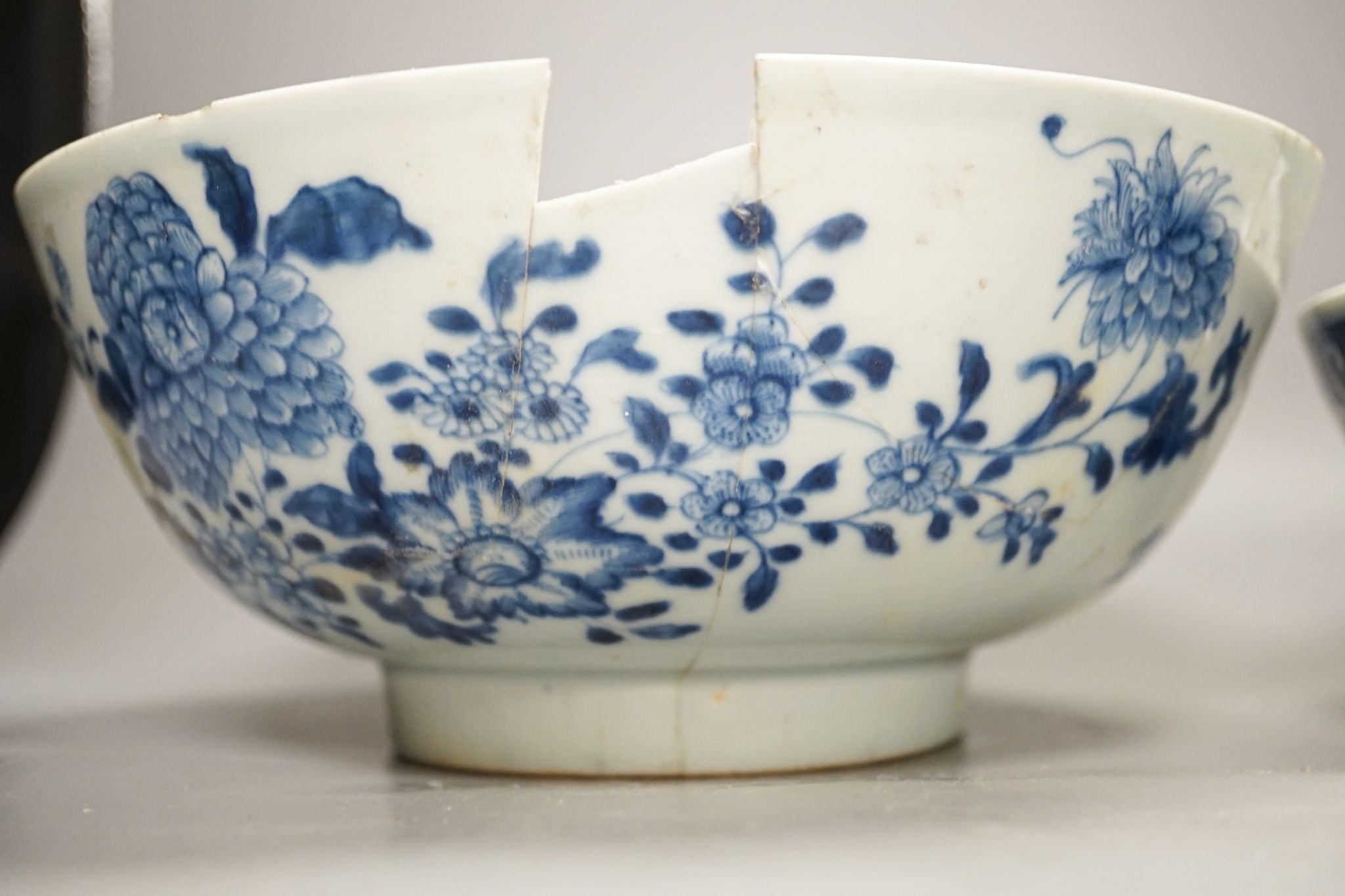 Two Chinese blue and white bowls, one a.f. 23cm